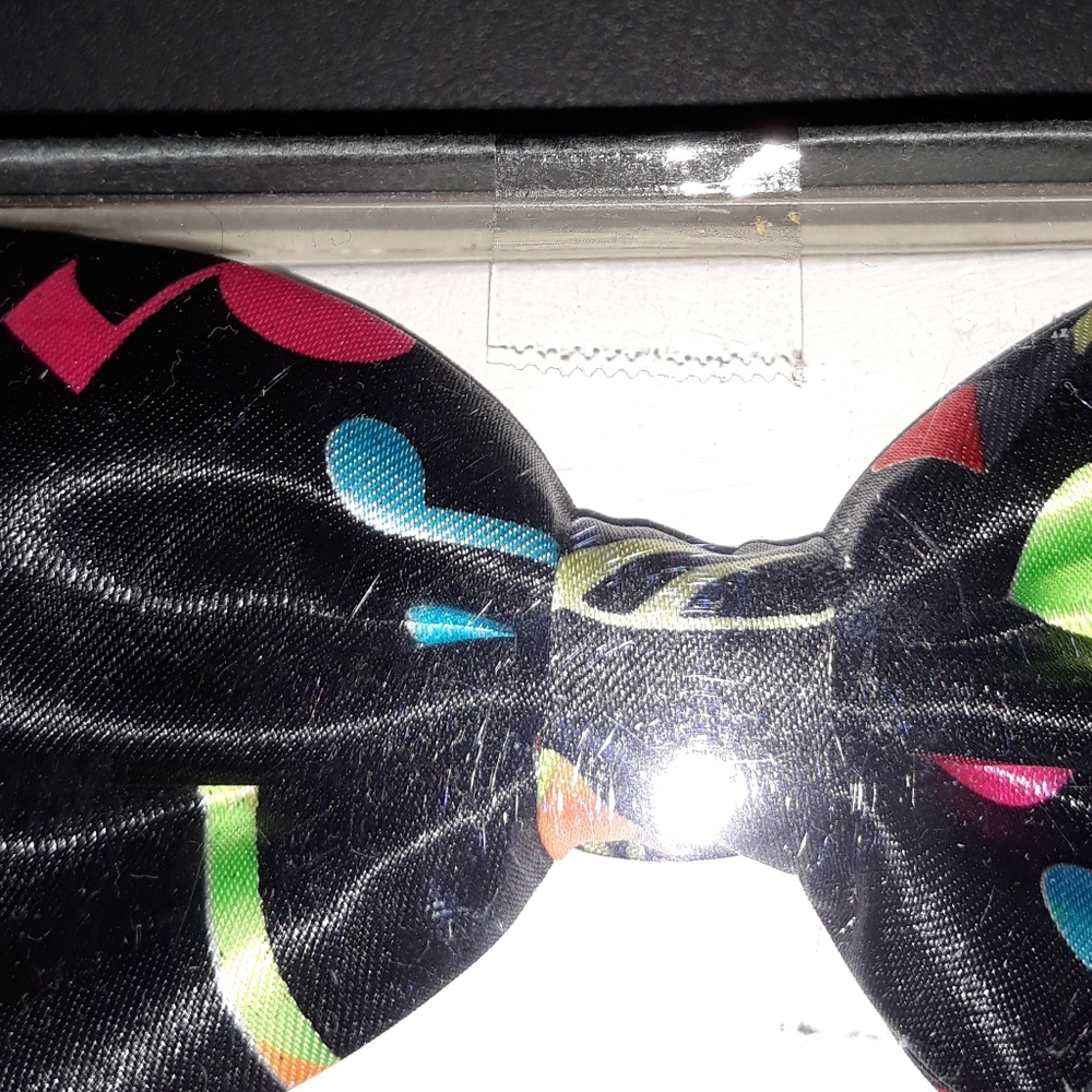 Bow tie